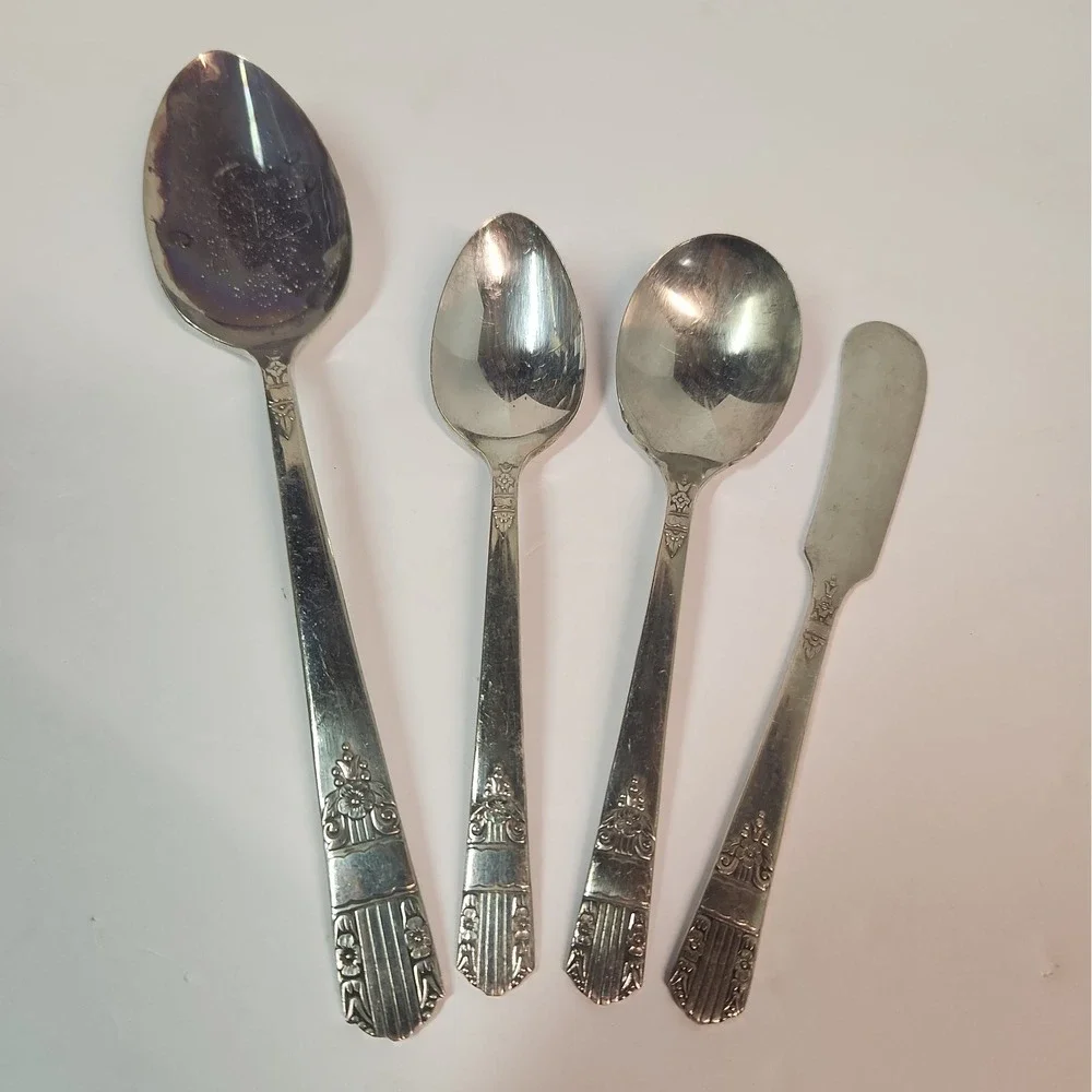 Wm A Rogers Oneida Harmony Pattern 1938 Silverplate Set x 4 Pieces VTG
